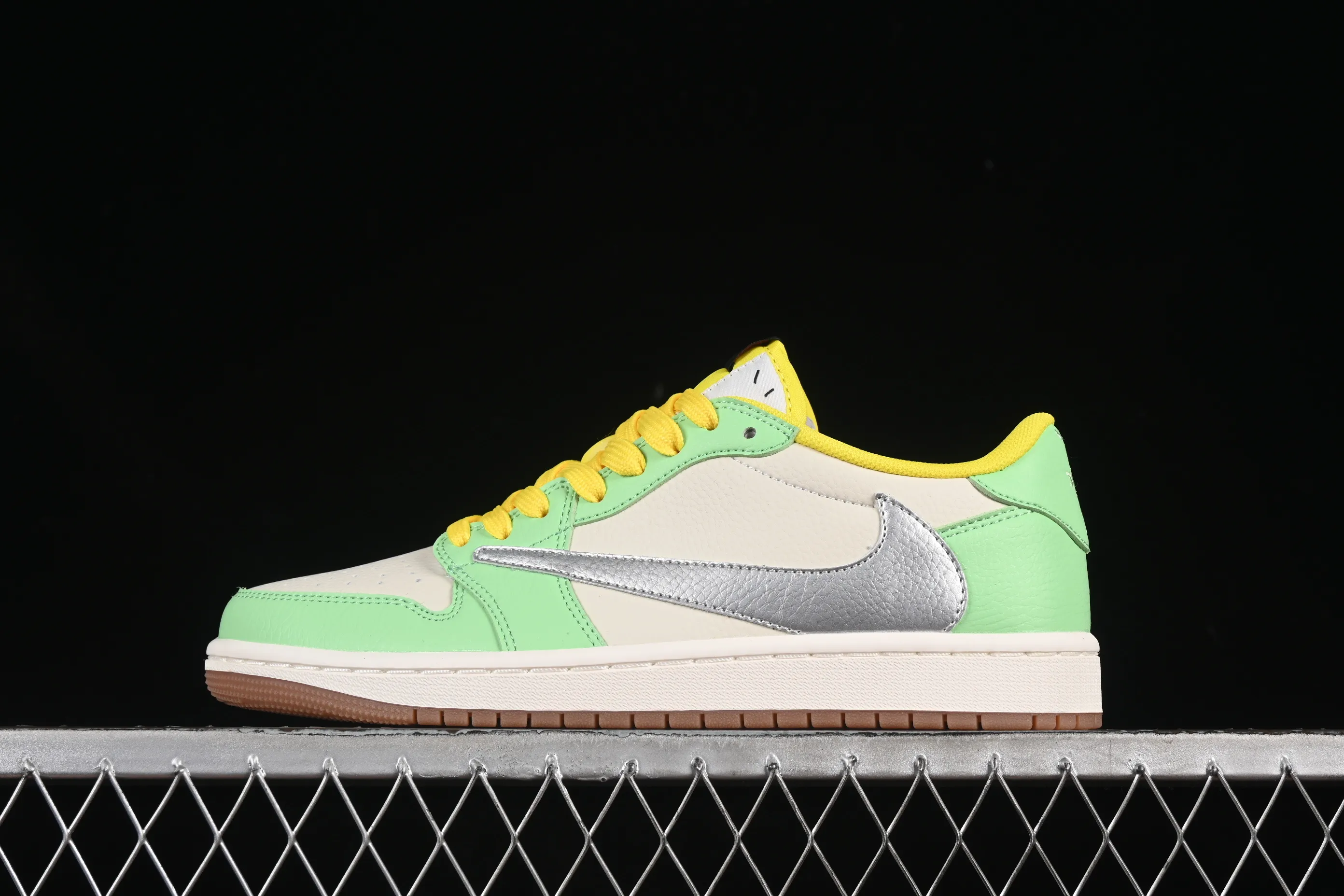 All categories Air Jordan Jordan series basketball shoes Air Jordan 1 Low high-end customized low-top sneakers Travis Scott x Fragment Design x Air Jordan 1 Low OG SP AJ1 joint model low-top cultural casual sneakers DN6901-092